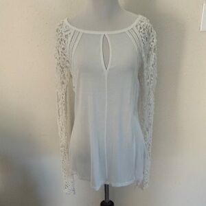 Love Stitch White Lace Sleeve Blouse